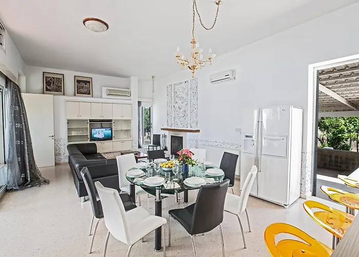 別荘 Napa Nissi House *